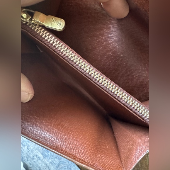 Authentic Louis Vuitton Monogram Snap Compact Zip Wallet - Picture 7 of 9